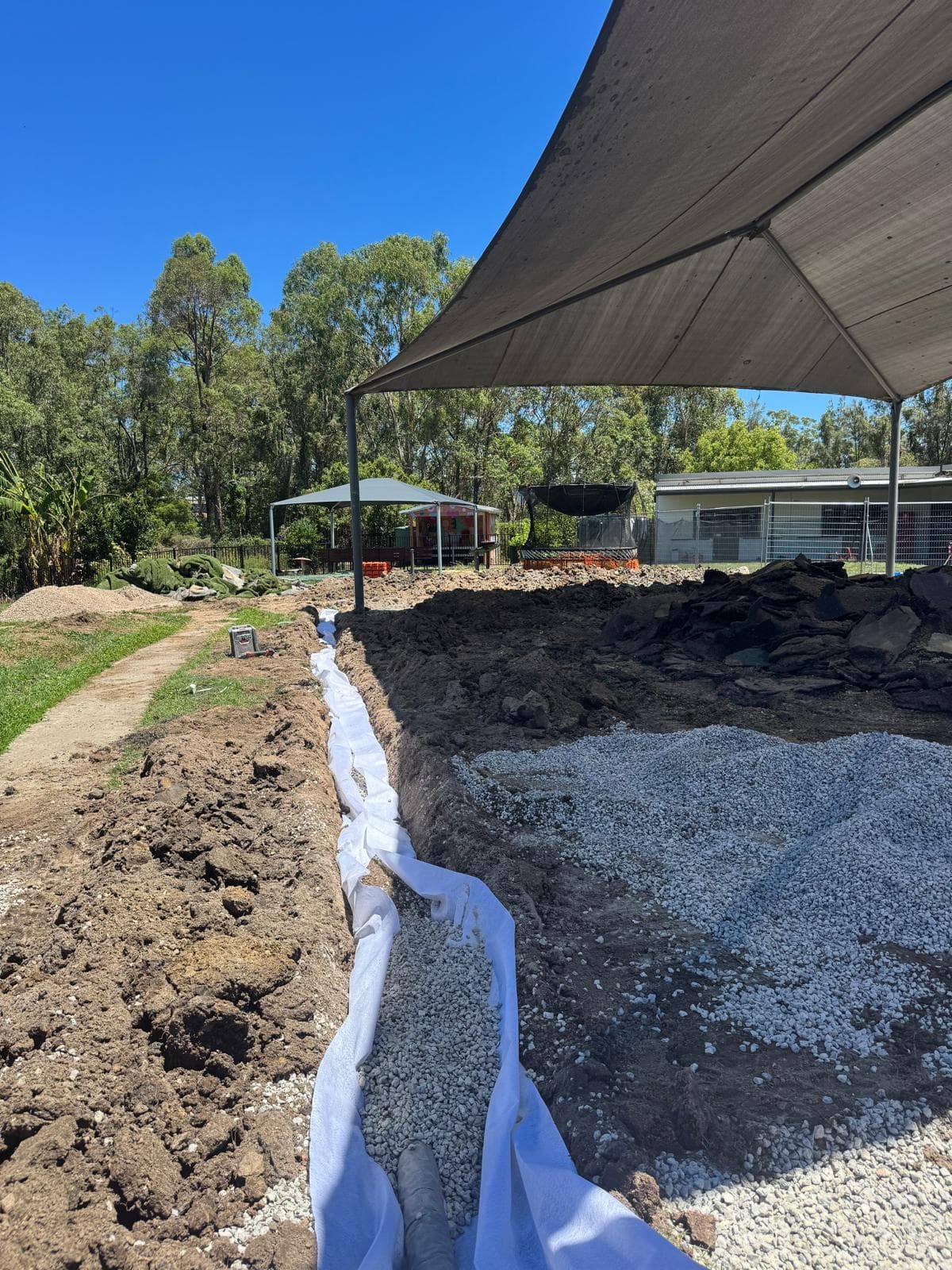 Gravel drainage bed laid